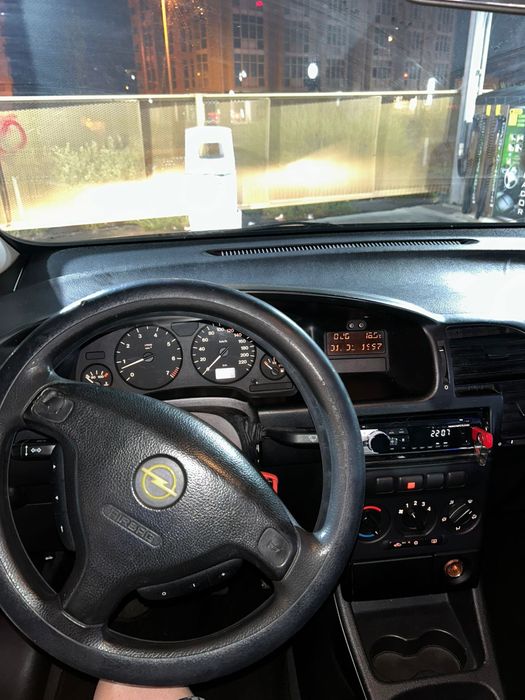 Opel zafira.