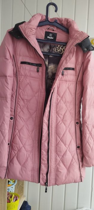 Жіночий пуховик 48 р бежевий колір,все добре.,стан ідеальний .