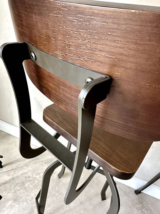 Продається комплект меблів: стіл та 4 стільці