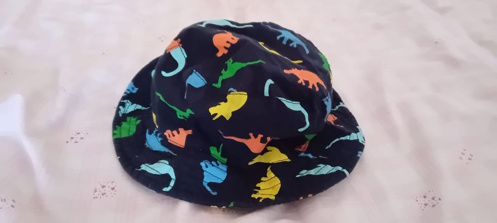 Chapéu bebé com dinossauros 50cm