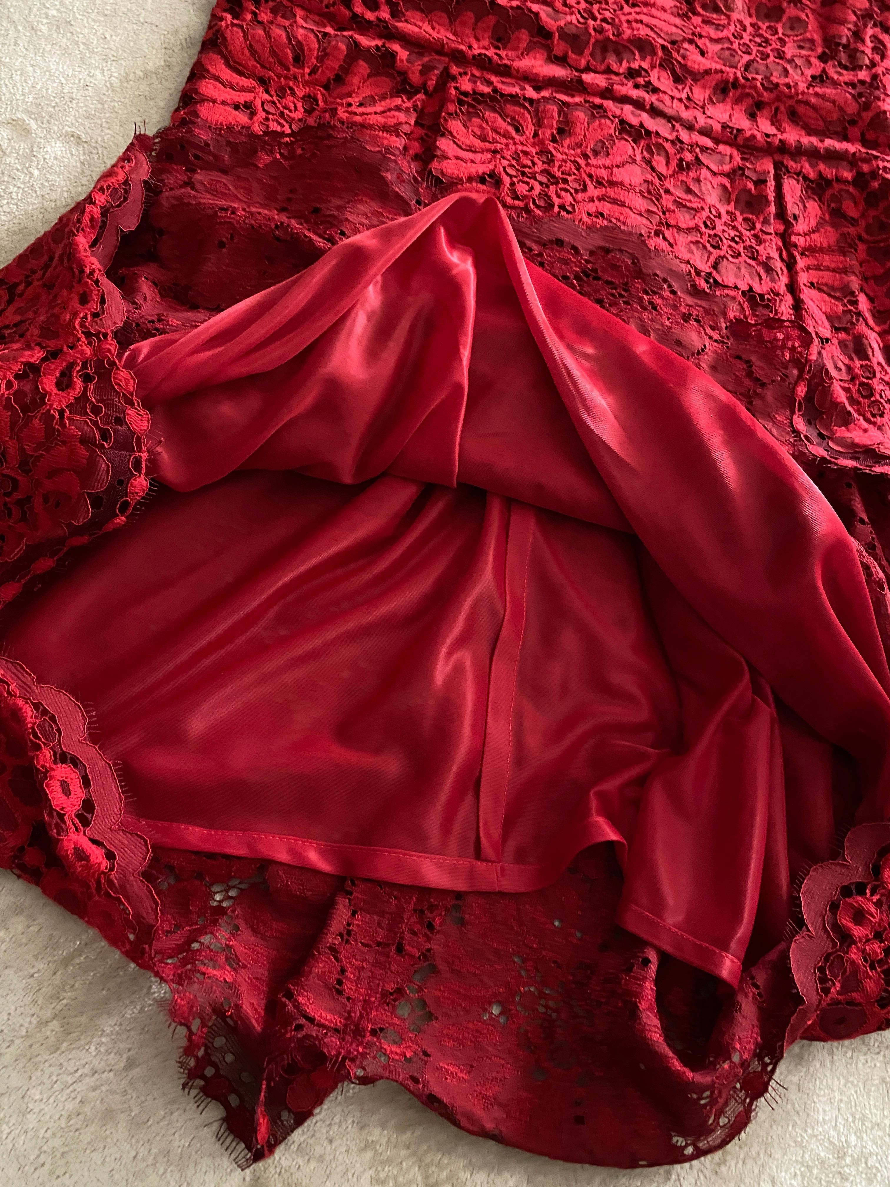 Vestido renda Vermelho com forro