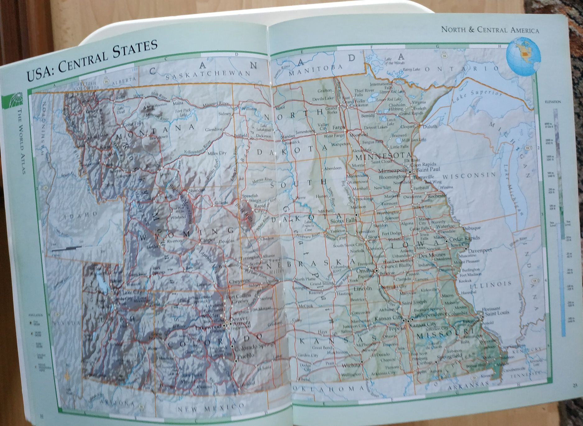 Kompaktowy atlas świata. Wydanie w języku angielskim.