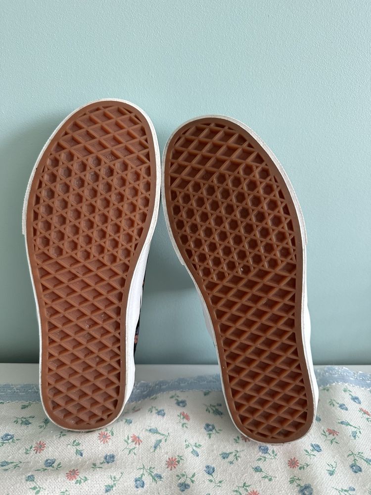 Czarne tenisówki wsuwane Vans Classic Slip On kwiaty 36.5 23.5cm