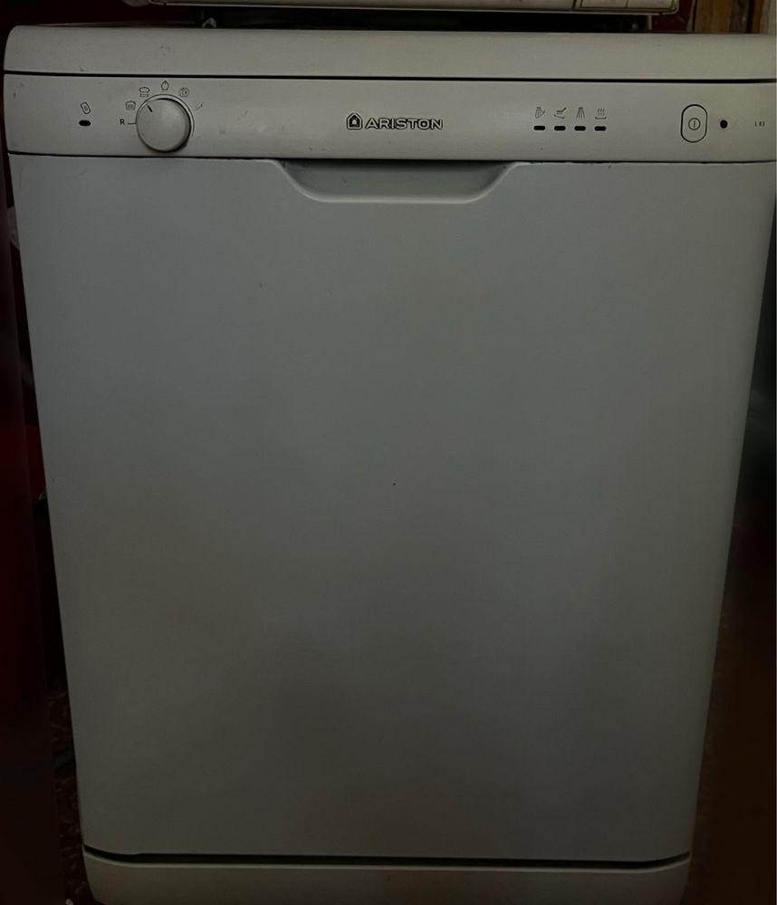 Посудомийна машина. Посудомийка Ariston