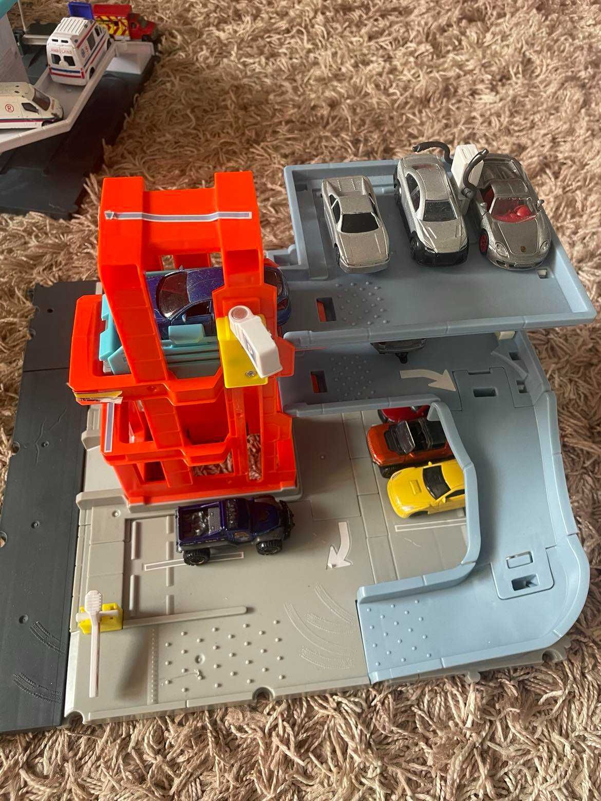 Wyjątkowy zestaw garażowy MATCHBOX  garaż z platformą+GRATIS resoraki