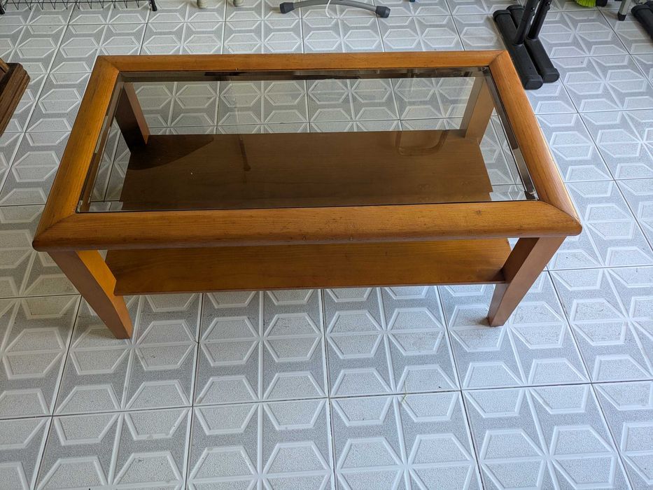 Mesa com vidro simples