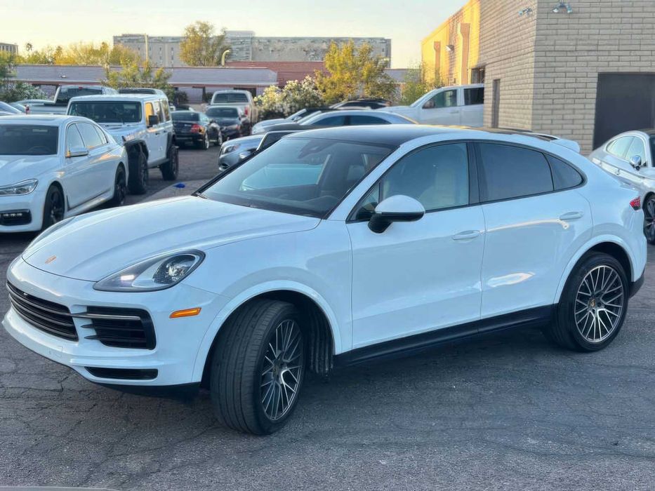 Porsche Cayenne      2022