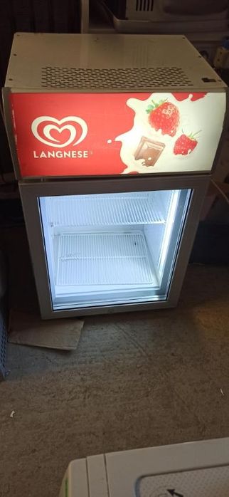 Морозильна вітрина