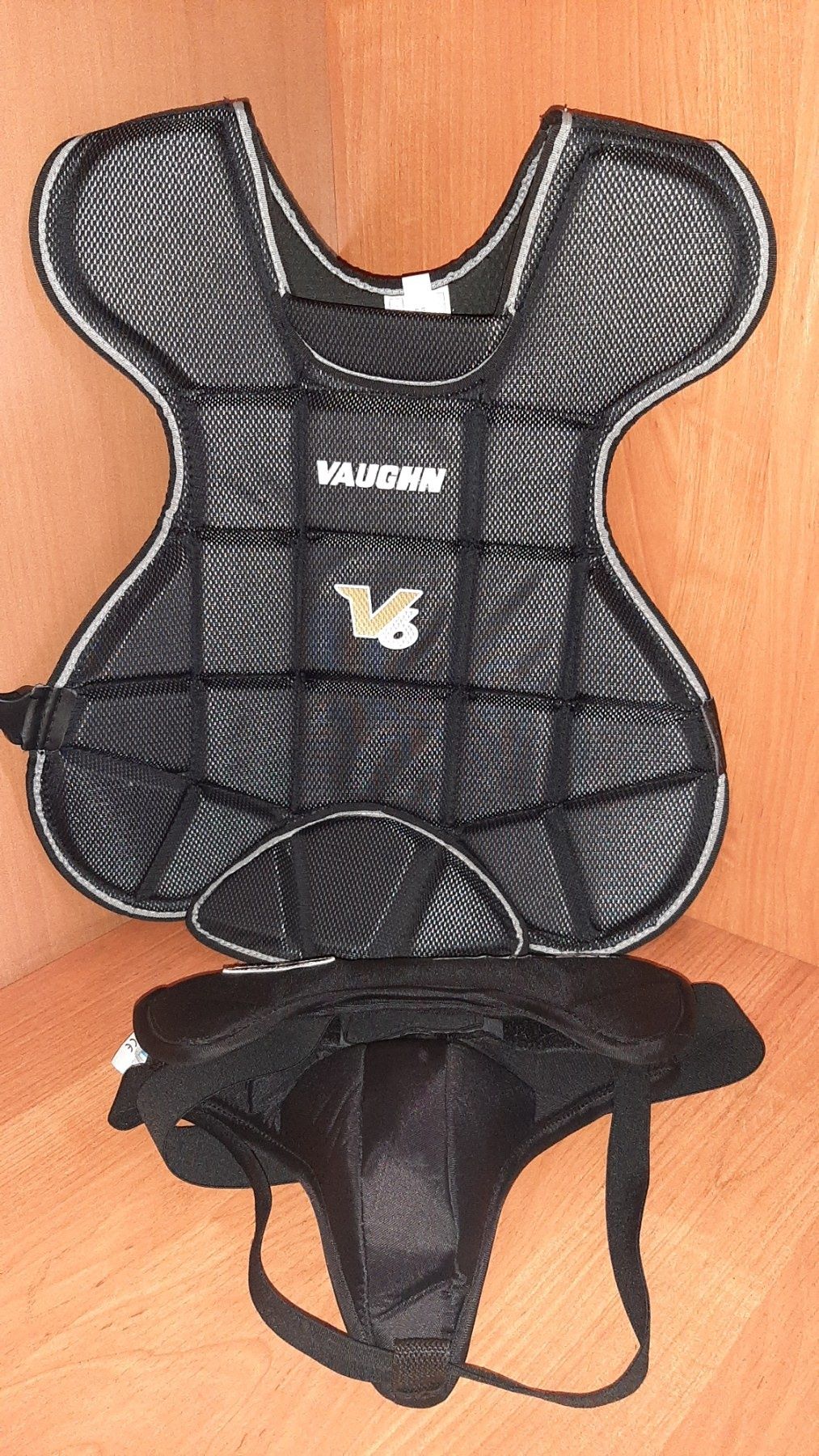 Защита хоккейная паха нагрудник Vaughn Montreal