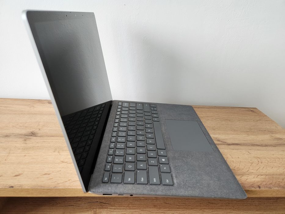 Microsoft Surface Laptop 3 i5-1035G7 16GB RAM 256GB SSD Сенсорний
