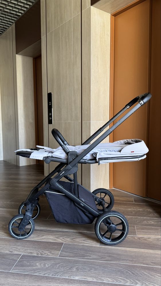 Прогулянкова коляска Carrello Alfa з реверсивним сидінням