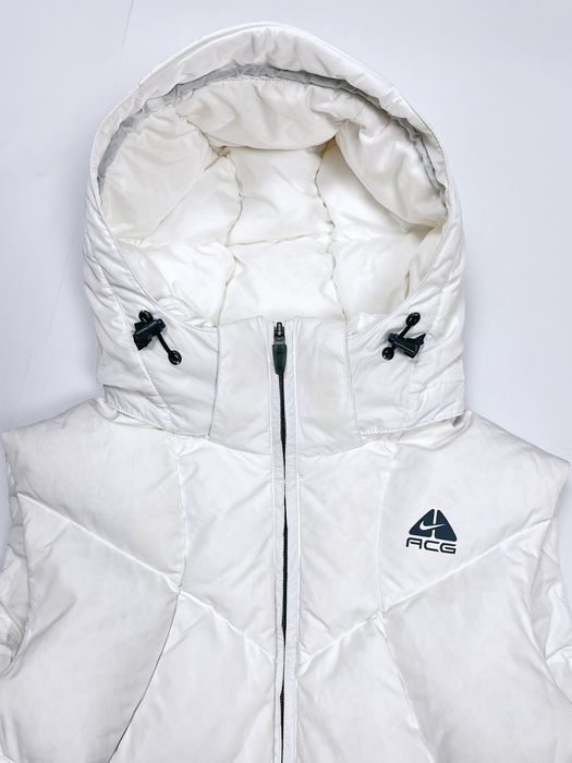 Дуже тепла жіноча біла пухова жилетка з капюшоном Nike ACG оригінал