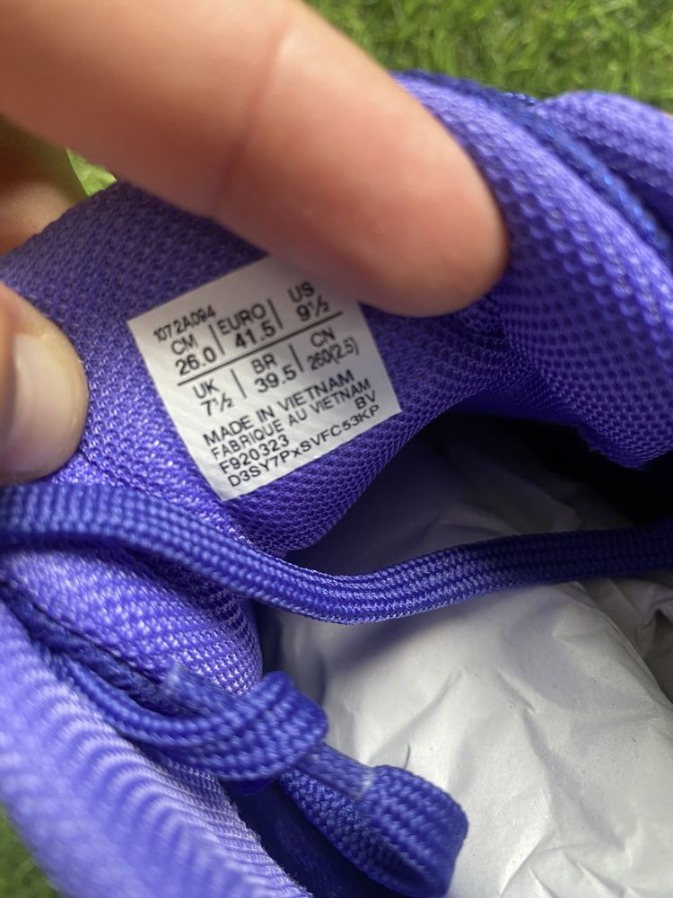 Волейбольні кросівки asics