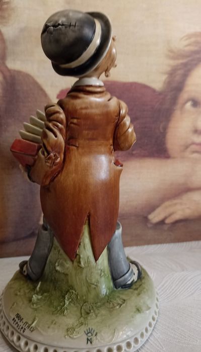 статуэтку Маленький бродяга