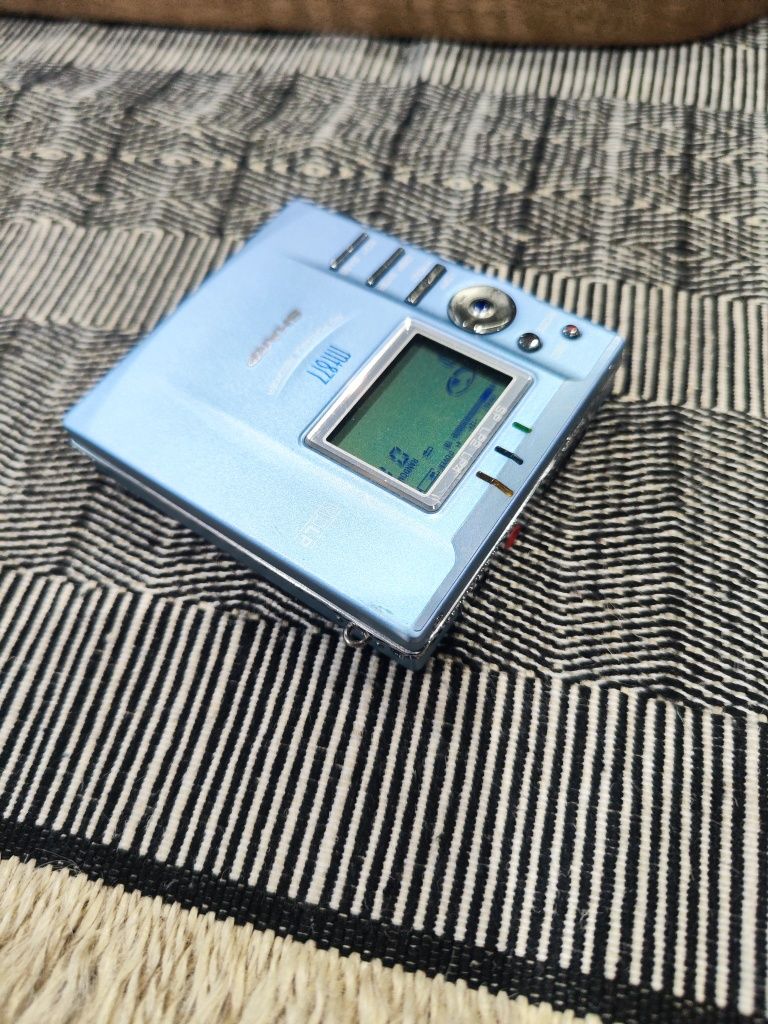 Minidisc Sharp MT877
