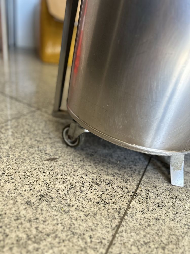 Lixeixa Industrial 100 lt Inox