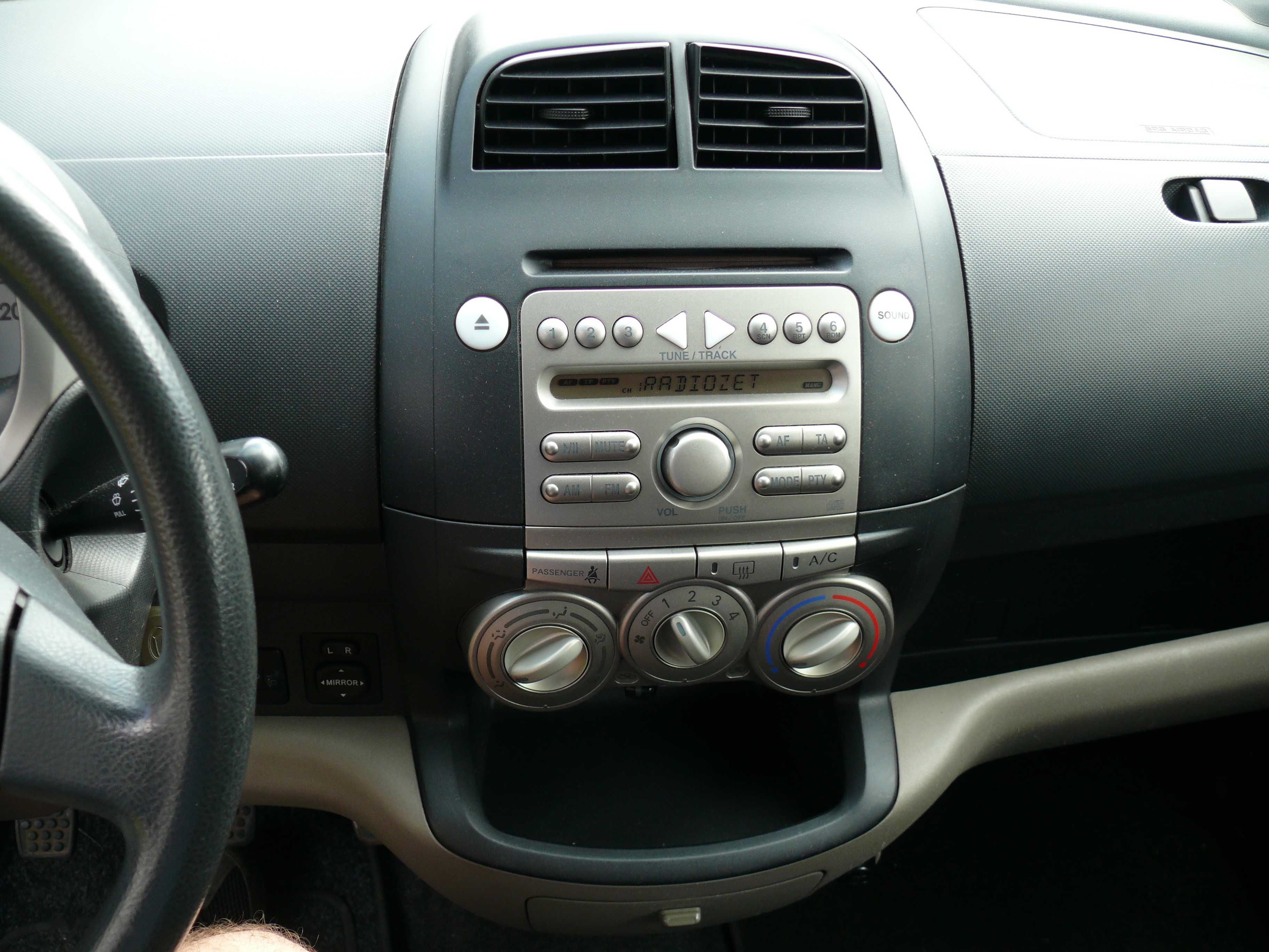 Daihatsu Sirion 1.0