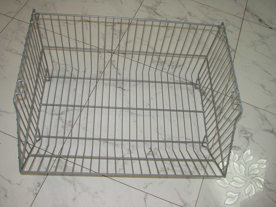 Wystawowe druciane kosze sklepowe i magazynowe