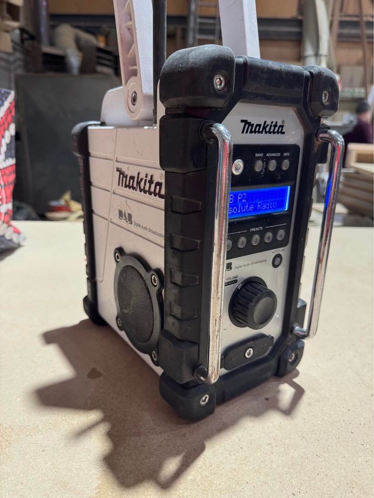 Makita dmr109 radio