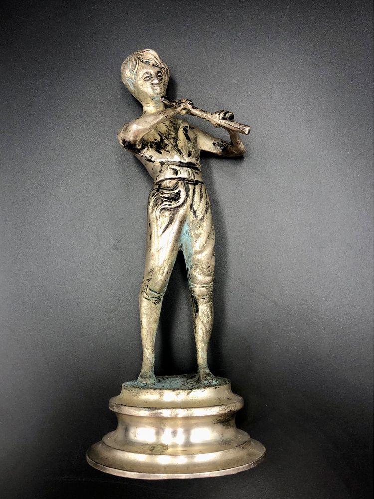 Chłopiec grający na flecie, mosiężna figurka, rzeźba, vintage