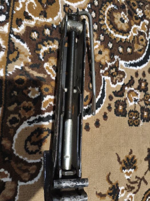 Домкрат гвинтовий