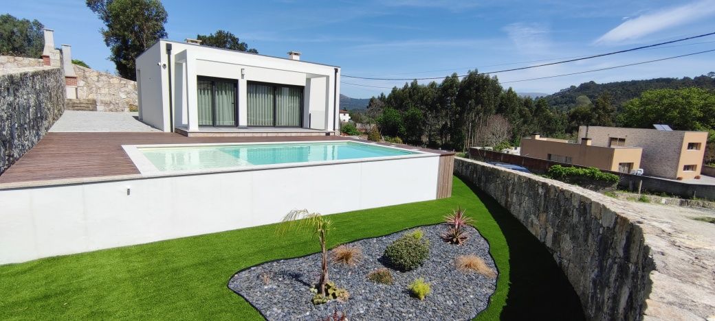 Venda Particular Moradia isolada com Piscina