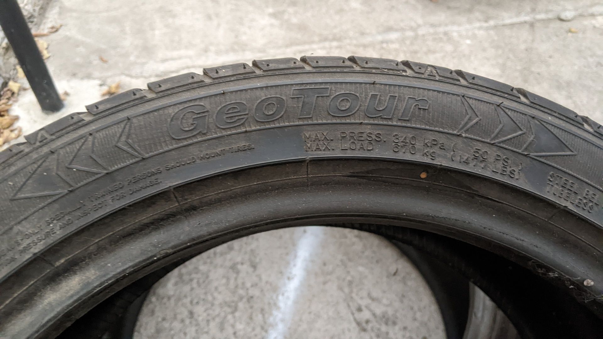 Резина GeoTour 225/45 r17 94v M+S  на запаску 1шт