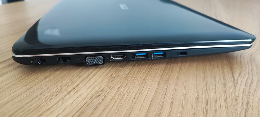 Laptop ASUS R556L i3