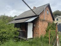 Продам дачний будинок, (2 км від Кварцу), газ, 9 соток.