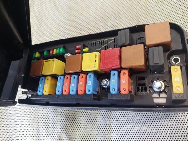 Caixa fusíveis / SAM / BSI SAAB 9-3 Sedan (YS3F)