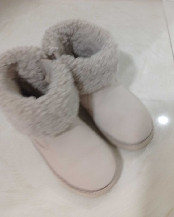 Botas para criança Zara tamanho 25 em bom estado