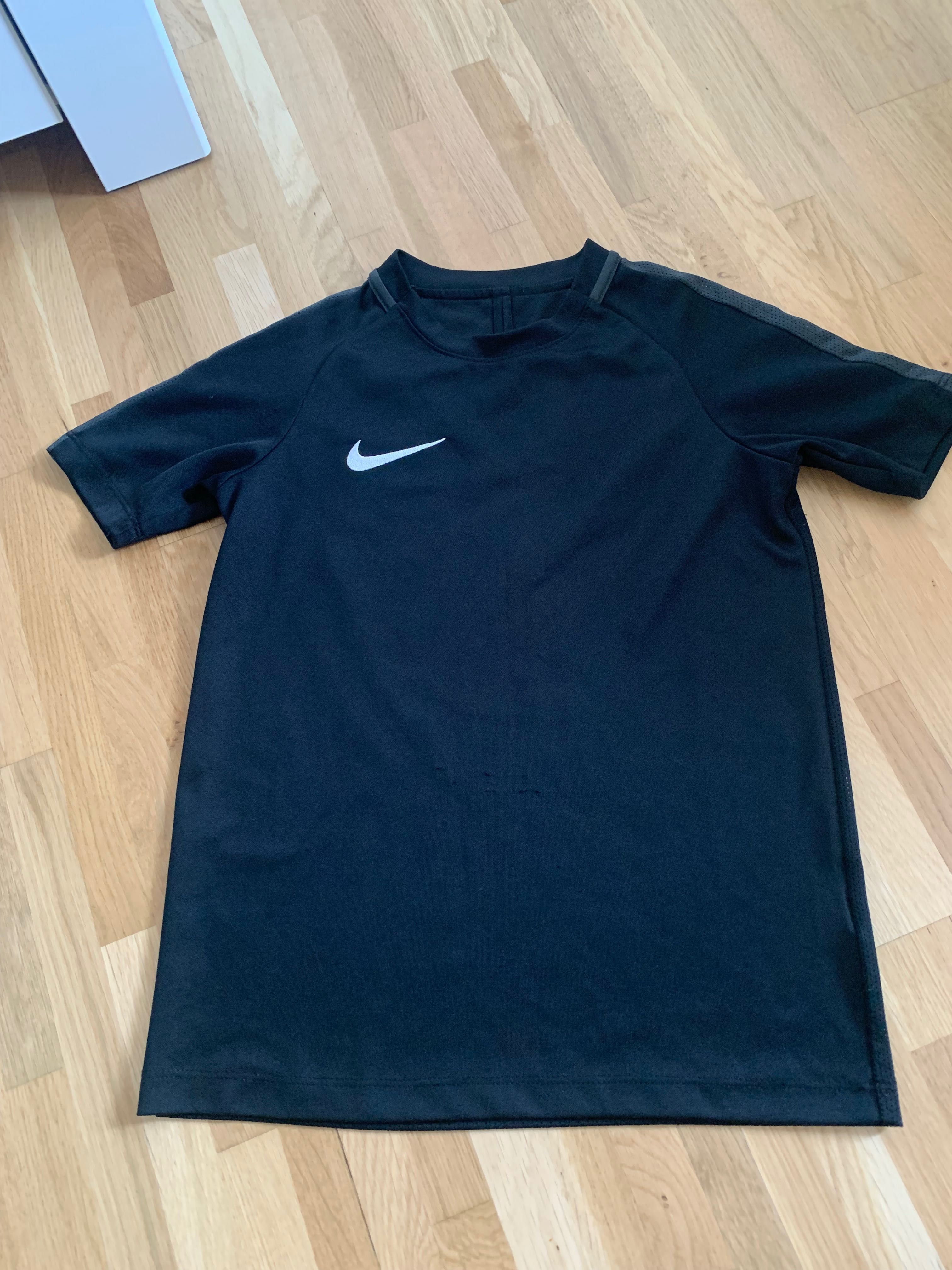 Koszulka Nike rozmiar XS 122-128cm