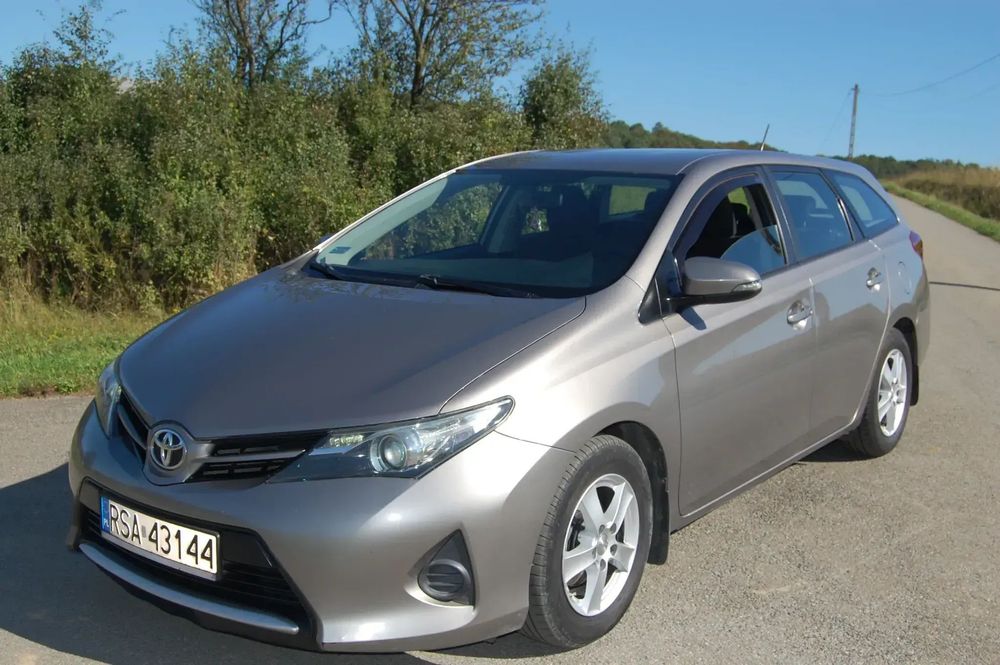 Toyota Auris Toyota Auris 1.4 D-4D Kombi wersja ACTIV