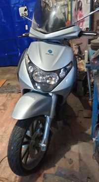 Продам скутер  PIAGGIO