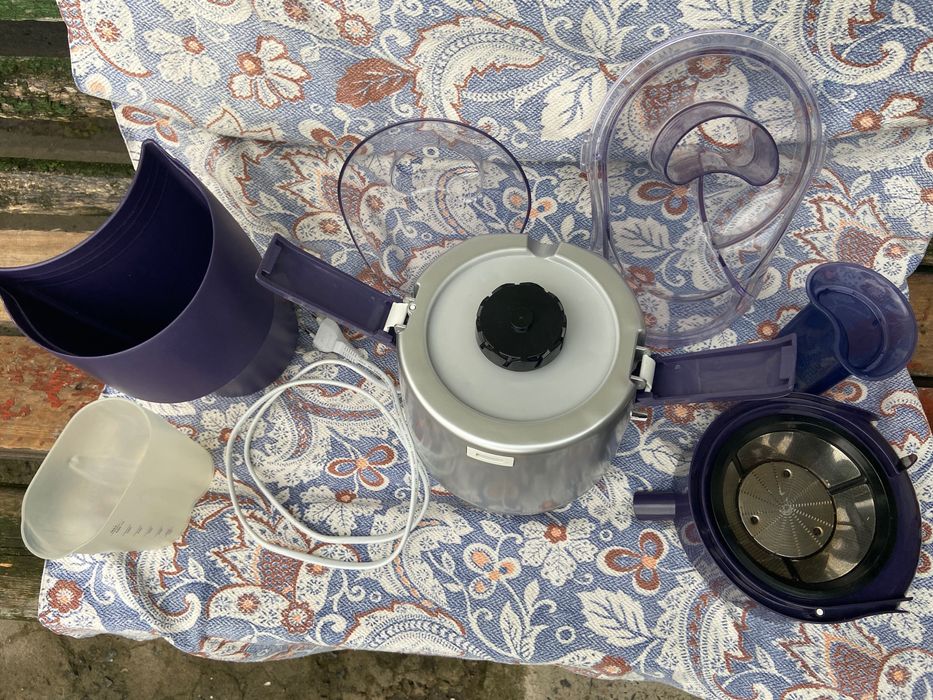 Соковыжималка НОВАЯ Vitek-1610