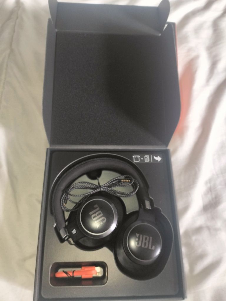 Auscultadores Bluetooth JBL Live 600NC