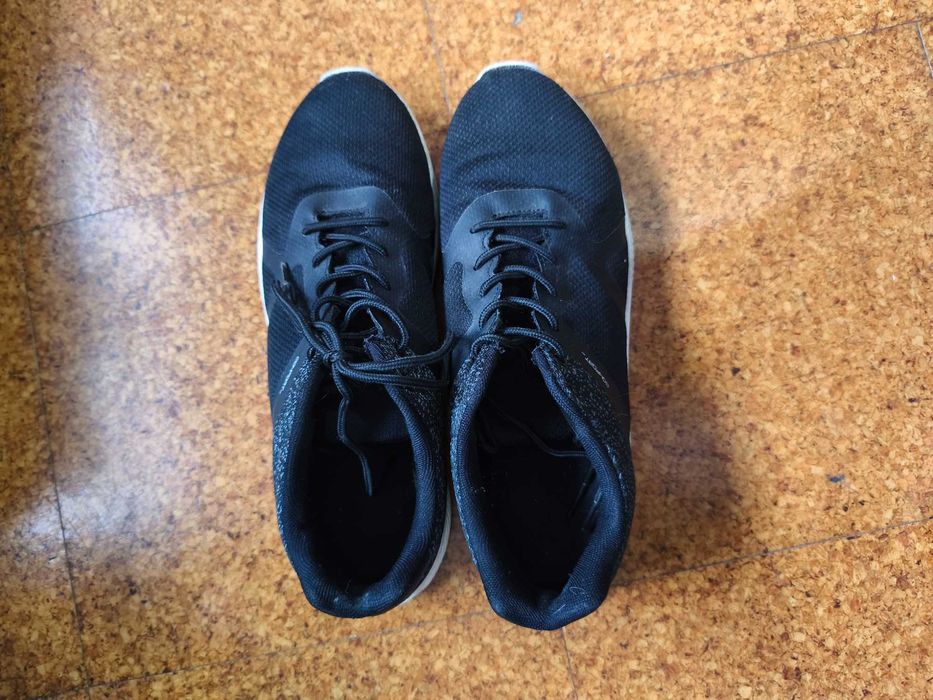 Sapatilhas de Desporto/Casual (Pretas)