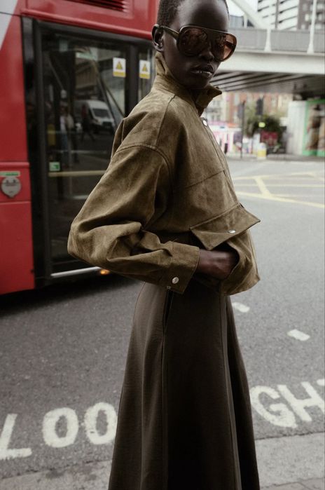 Куртка-бомбер Zara з натуральної шкіри, в наявності С