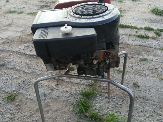 Siknik Briggs&stratton ,12,5 KM ,13.5km.Silnik brigss ,traktorek kosia