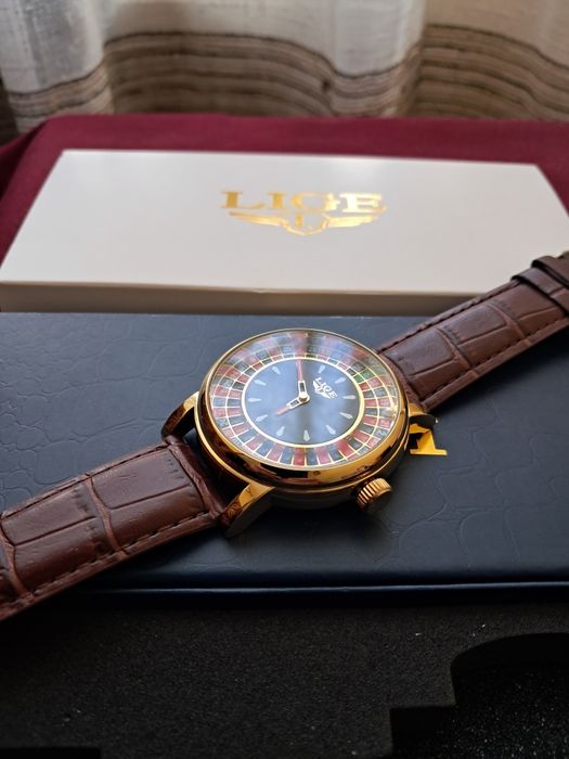 Годинник з циферблатом рулетки з кулькою