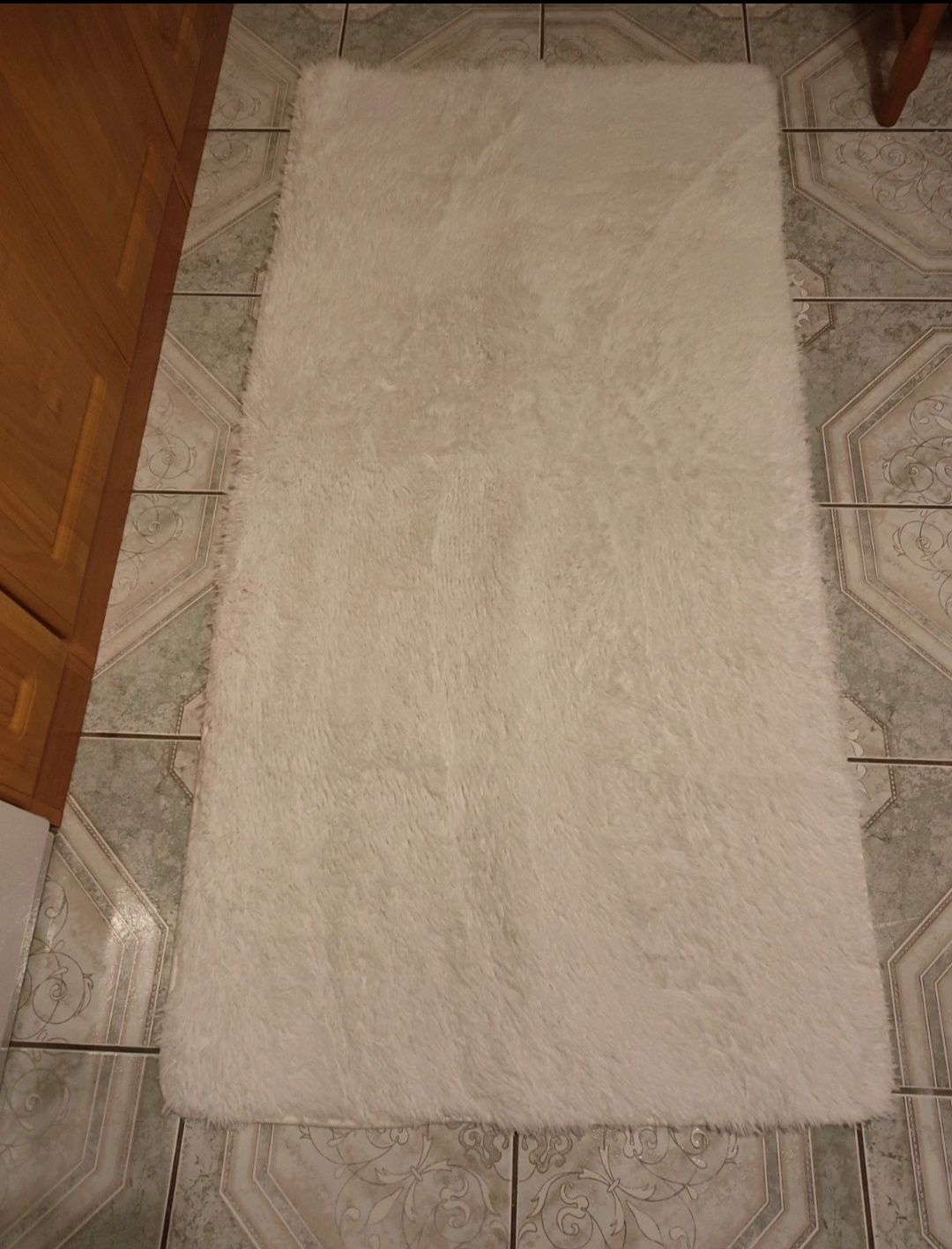 Nowy biały dywan puszysty 80x160