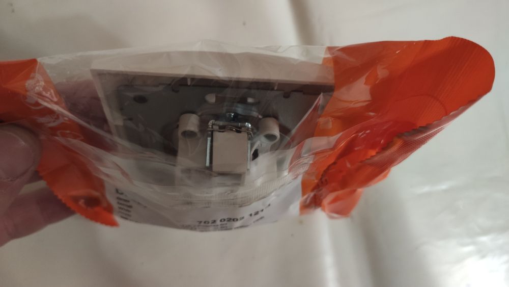 Розетка электрическая Lezard Deriy, белый цвет