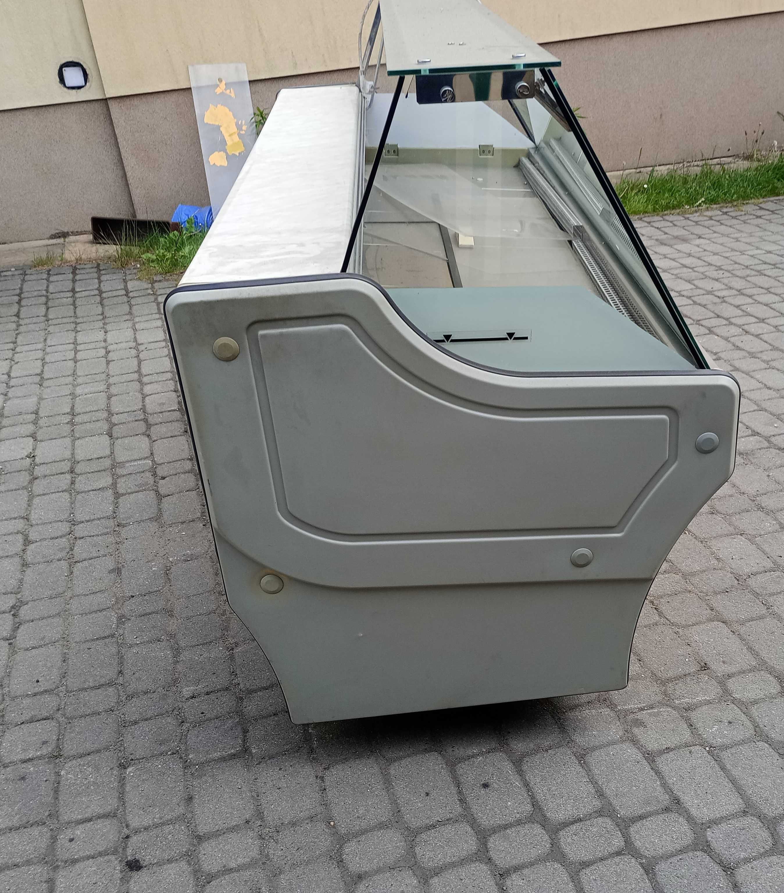 Chłodnie spożywcze, wagi, meble