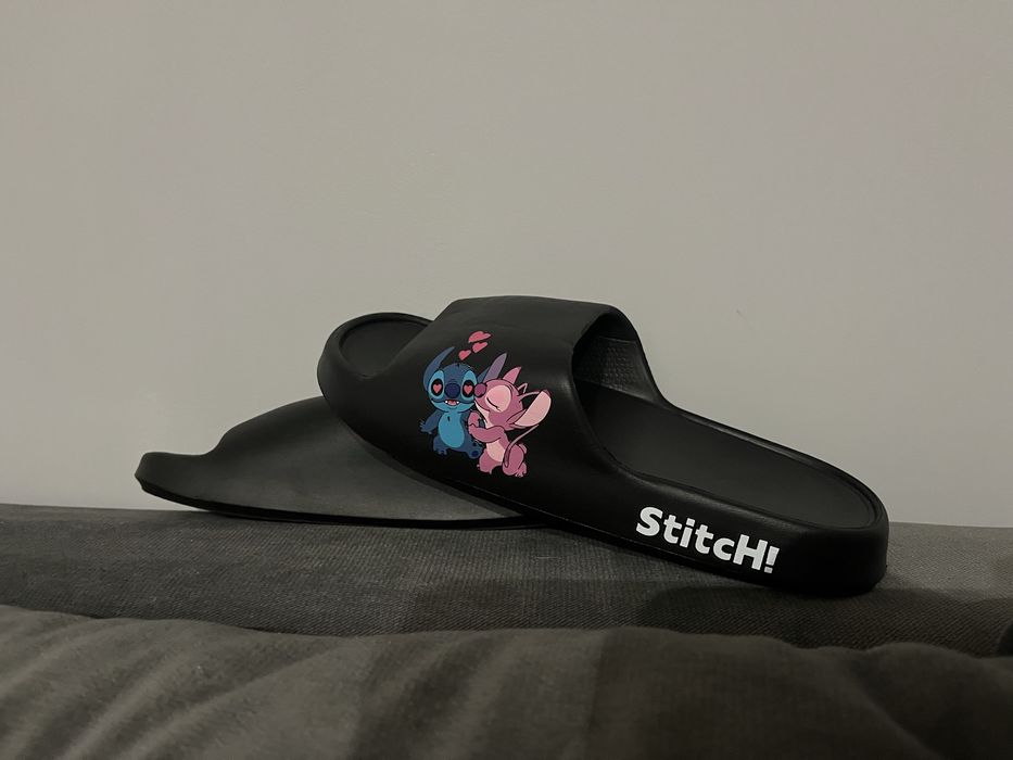 Klapki z motywem Stitch