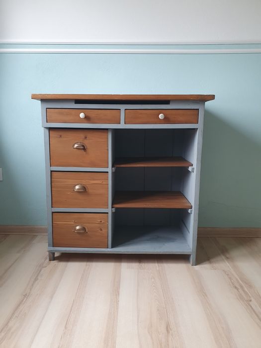 Stara, drewniana komoda. Antyk do renowacji