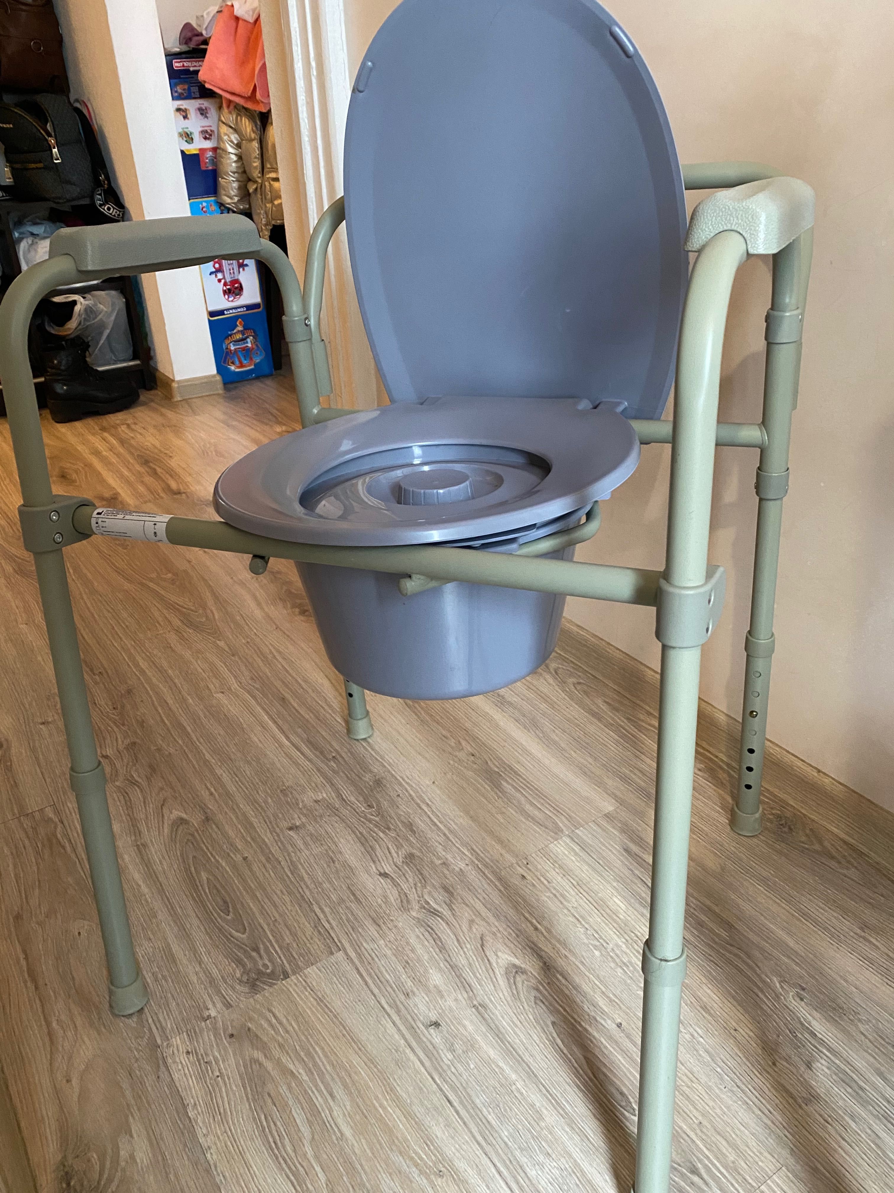 Переносной стульчик-туалет для пожилых людей