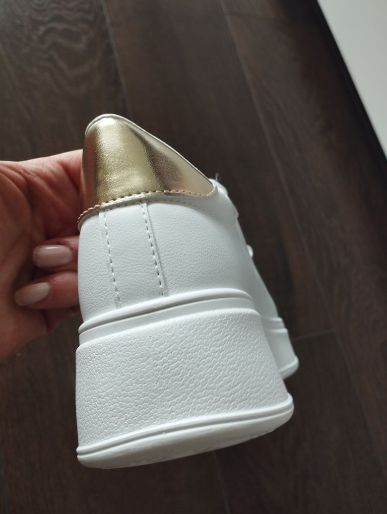 Białe sneakersy rozmiar 41