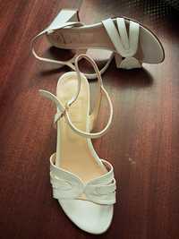 Sandálias de Senhora, palmilhas em pele, brancas