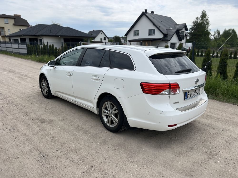 Toyota Avenis 2.0 LPG Automat