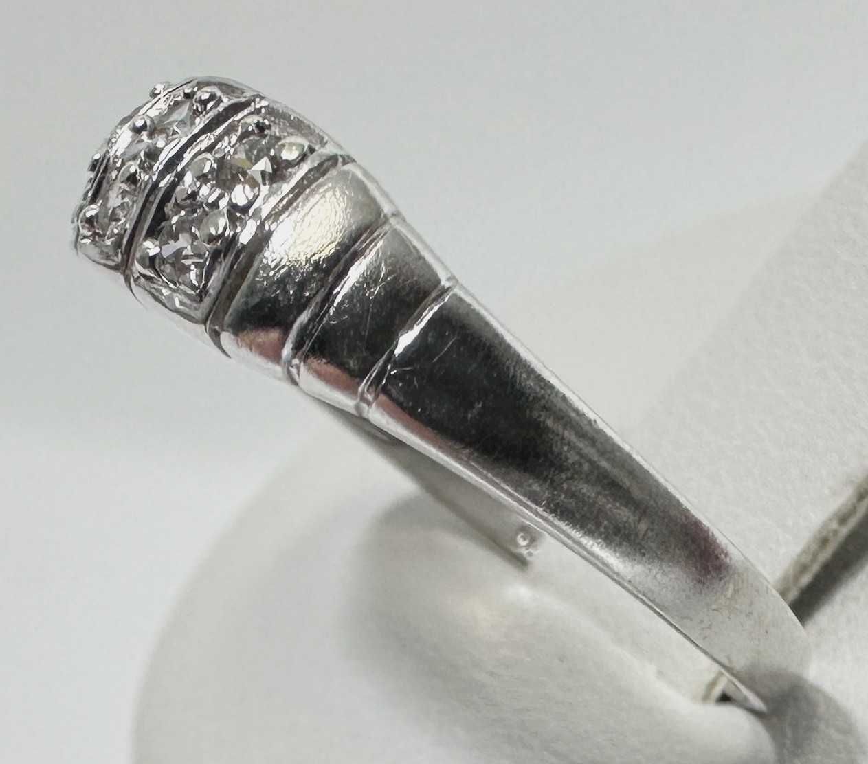 Bardzo ładny pierścionek z białego złota z cyrkoniami 1,38g 333 r: 13